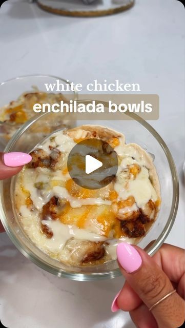 MaKayla Kim Thomas on Instagram: "The way I could eat these every day 😮‍💨😮‍💨   You can bake these OR microwave—I usually just bake all at once and then microwave to reheat throughout the week! Add lettuce, pico, salsa, etc. whatever YOU like ✅   White chicken enchilada roll ups are in my Balanced Bites cookbook! Available at makaylathomas. com  If you’re tired of guessing, ordering out, or eating the same bland meals on repeat—check out my digital cookbooks + fitness plans 💖 makaylathomas . com   #mealprep #healthymeals #mealideas #highprotein #lowcarb #lunchideas #dinnerideas #easymeals #enchiladabowl #mealprepbowls" Easy Lunch Meal Preps, Macro Friendly Quick Lunches, Hamburger Bowl Meal Prep, Mexican Chicken Meal Prep, Mexican Meal Prep Ideas, Chicken Enchilada Bowl Healthy, Chicken Enchilada Meal Prep Bowls, Makayla Thomas Meal Prep, High Protein Low Carb Meal Prep Lunches