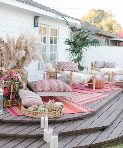 Beautiful raised patio deck with layered pink rugs and floor cushions. Small Sunroom, Bohemian Patio, Summer Porch Decor, Outside Living, Outdoor Rooms, My New Room, 인테리어 디자인, Patio Decor, Outdoor Living Space