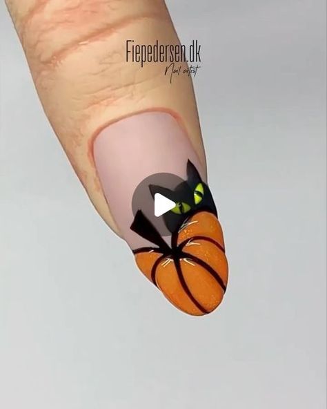 Simple Nail Art Videos, Nail 2023, Holloween Nails, Kutek Disney, Nail Art Designs Images, Halloween Acrylic, Halloween Acrylic Nails, Nail Art Techniques, Chic Halloween