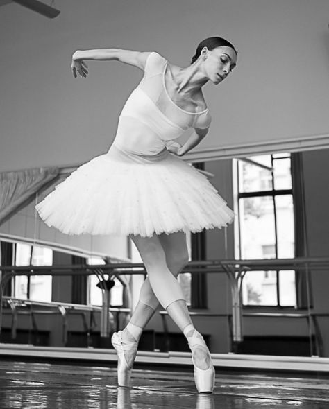 Winter Ballet Photoshoot, Ballay Dancer, Ballerina Photoshoot, Ballet Photoshoot, Olga Smirnova, Dance Pics, Ballet Pictures, Dance Inspiration, Dance Project