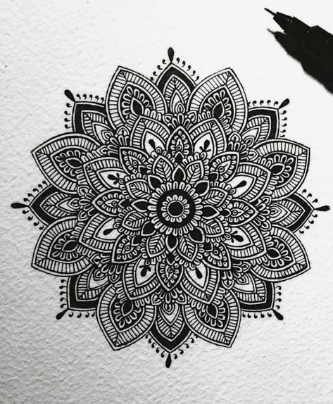 Hard Mandala Art, Mandela Drawings, Geometric Sleeve Tattoo, Easy Mandala Drawing, Sky Art Painting, Pencil Sketch Images, Mandela Art, Mandala Art Therapy, Art Painting Tools