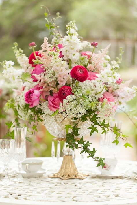 Raindrops And Roses, Garden Wedding Inspiration, Beautiful Flower Arrangements, Whimsical Garden, Deco Floral, Floral Centerpieces, Event Styling, Spring Garden, Ikebana