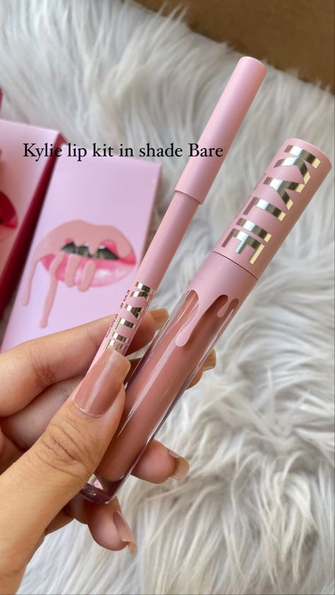 Kylie Lip Gloss, Kylie Lipgloss, Beauty Entrepreneur, Kylie Lips, Kylie Lip Kit, Lip Gloss Collection, Eye Makeup Pictures, Makeup Rooms, Lip Glosses