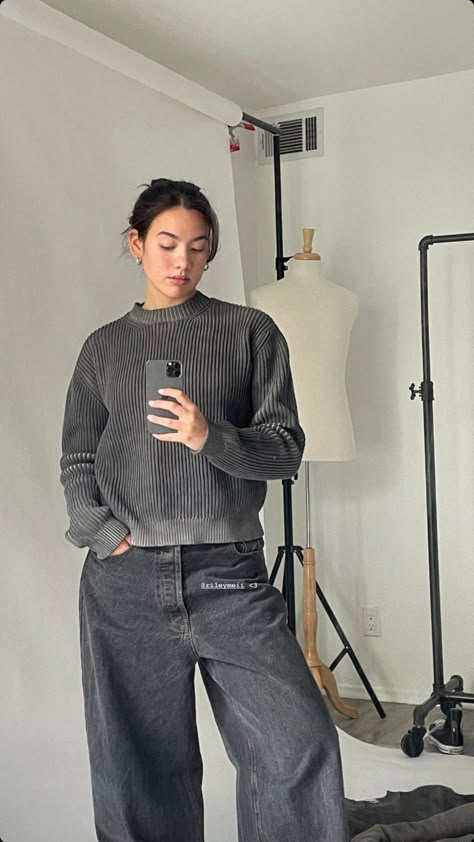 Dark Grey Knit Sweater Outfit, 90s Grunge Winter Outfits, Grey Knit Sweater Outfit, Dark Grey Sweater, Dream Symbols, Outfit Inspo Fall, Sweater Knit, Retro Outfits, Fashion Killa