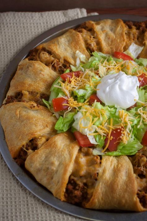 Easy Taco Ring — Lauren Lane Culinarian Taco Crescent Ring, Taco Ring Recipe, Crescent Roll Recipes Dinner, Taco Ring, Crescent Ring, Taco Pizza, Crescent Roll Recipes, Easy Taco, Retro Recipes