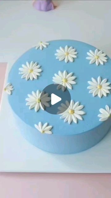 Cake Flowers Tutorial, Cake Dummy, Cake Design Tutorial, Flower Cake Design, Flower Sugar Cookies, Decorator Frosting, Special Birthday Cakes, Ganache Cake, Cupcake Decorating Tips