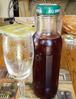 What Smells So Good?: Grape Simple Syrup and Grape Pancake Syrup Grape Syrup Recipe, Concord Grape Recipes, Grape Syrup, Simple Syrup Recipe, Simple Syrup Cocktails, Sweet Sauces, Soda Syrup, Grape Uses, Grape Recipes