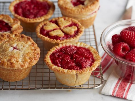 Mini Raspberry Desserts, Mini Rhubarb Pies, Mini Raspberry Pie, Raspberry Pie Recipe, Raspberry Pie Filling, Mini Pie Crust, Mini Pie Recipes, Baking List, Peach Tart