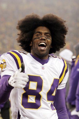 Randy Moss, Nfl Football Pictures, Sports Article, Minnesota Vikings Football, Nfl Football Players, Vikings Football, Colin Kaepernick, X Games, Burton Snowboards