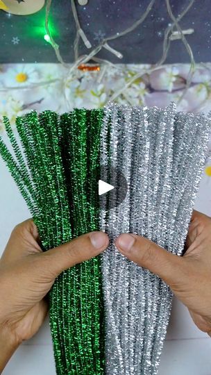 Tinsel Stems Crafts Christmas, Wire Christmas Ornaments Diy, Chicken Wire Ornaments Christmas, Christmas Crafts For Seniors, 4h Project Ideas, Christmas Tassels, Seniors Activities, Tin Foil Art, Art Craft Ideas