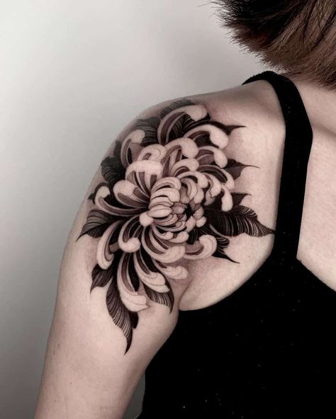 Crisanthiums Flower, Crisanthiums Flower Tattoo, Crisantemo Tattoo, Tattoo Design Ideas For Women, Violet Flower Tattoos, Dahlia Tattoo, Realistic Flower Tattoo, Flower Of Life Tattoo, Flor Tattoo