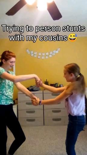 2 Person Table Top Stunt, Things To Do With 3 People At Home, Stunts To Do With Your Best Friend, Two Partner Tricks, Easy 3 Person Stunts, Two Person Gymnastics Poses, 2 Partner Tricks, Stuff To Do With Your Cousin, 2 People Tricks Easy