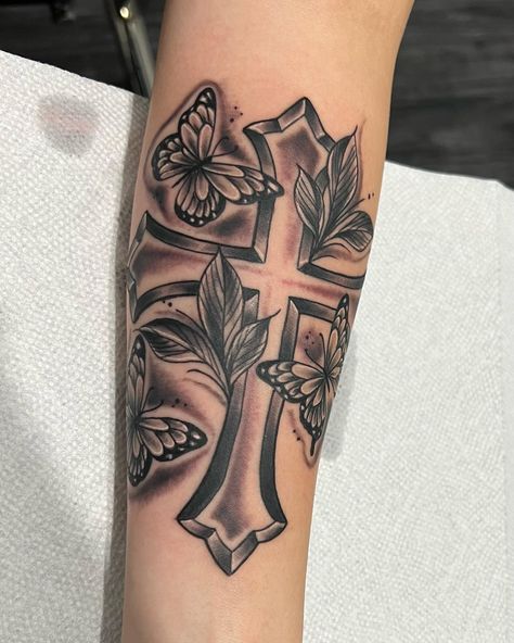 Lilly Flower Tattoo Sleeve, Cross Quote Tattoo, Cute Tattoos On Black Women, Barbed Wire Tattoo With Flowers, Female Tattoos Forearm, God Like Tattoos, Cross Shoulder Tattoos For Women, Christianity Tattoos For Women, Gerber Daisy Tattoos For Women