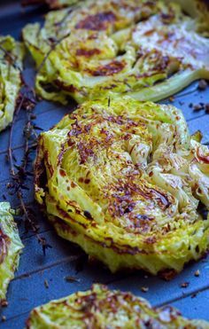 Balsamic Honey Roasted Cabbage, get rid of the head of cabbage that is always left over from taco night Balsamic Cabbage, Cabbage Steaks Recipe, Roasted Cabbage Steaks, Mojito Recept, Cabbage Steaks, Roasted Cabbage, Diner Recept, Wontons, Honey Roasted