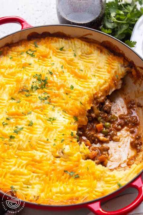 Cheesy Cottage Pie, Cottage Pies Recipes, Cottage Pie Aesthetic, Best Cottage Pie Recipe, Cottage Pie Recipe Beef, Beef Cottage Pie, Ground Beef And Vegetables, Shepherd Pie, Savory Baking