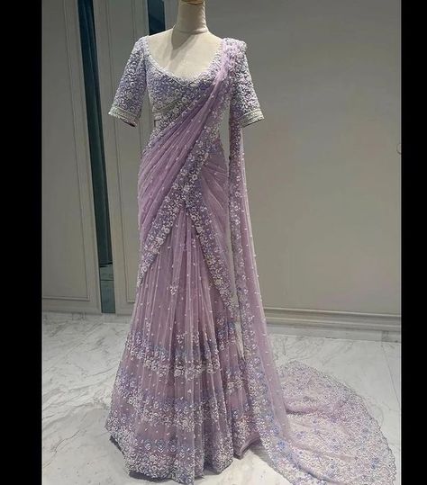 Saree Party Wear, Saree Traditional, Desi Outfits, Sari Design, Saree Bollywood, Pearl Work, Lehenga Designs Simple, Gaun Fashion, Fancy Sarees Party Wear