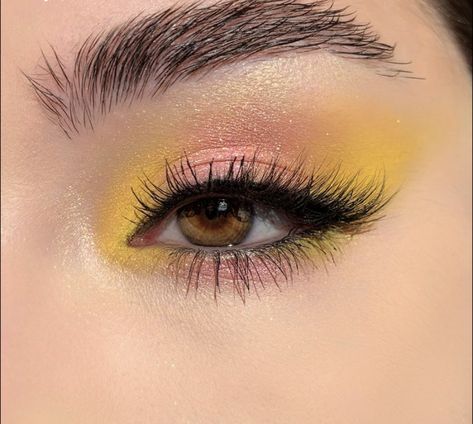 Yellow Make Up Aesthetic, Eyeshadow For Yellow Outfit, Makeup On Yellow Lehenga, Pink Yellow Eye Makeup, Eyeshadow Looks Yellow, Lemon Eye Makeup, Yellow Eyeshadow Makeup, Yellow Lehenga Makeup, Purple And Yellow Eyeshadow