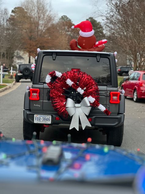 Jeep Christmas Wreath, Christmas Lights On Jeep Wrangler, Decorating Car For Christmas, Jeep Tire Christmas Decorations, Jeep Wreath Christmas, Christmas Car Interior, Jeeps Decorated For Christmas, Christmas Jeep Wrangler, Jeep Tire Christmas Wreath