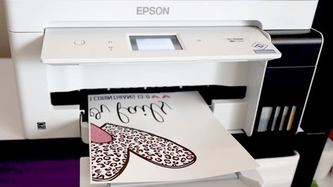 How To Design Sublimation Images, Cricut Projects Easy, Sublimation Gifts, Sublimation Ideas Projects Inspiration, Graphic Design Programs, Pen Diy, Projets Cricut, Canvas Art Projects, Big Design