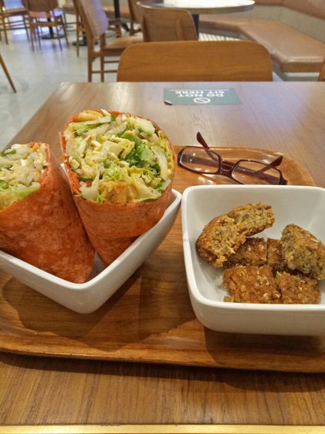 Lunch time ☺️ Salad Wrap and Quinoa Roasted, Bonappetit 😋 Salad Stop, Central Park, Jakarta (09/10/2022~12pm) Salad Stop, Salad Wrap, Salad Wraps, Lunch Time, Central Park, Guacamole, Quinoa, Jakarta, Tacos