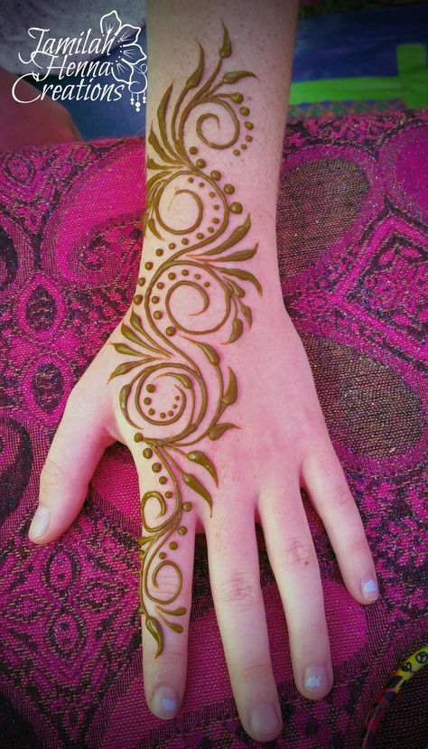 uber swirl henna www.jamilahhennacreations.com Swirly Henna Designs, Henna Hands, Cute Henna Tattoos, Henna Inspired Tattoos, Cute Henna, Henna Stencils, Henna Ideas, Henna Tattoo Designs Hand, Henna Art Designs