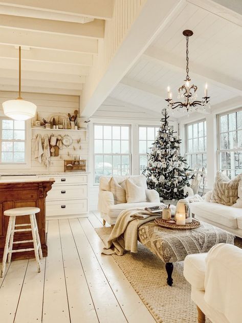 Rural Living Country Life, Cozy White Cottage, Liz Marie, Liz Marie Blog, Cottage Life, Cottage Interiors, White Cottage, Modern Cottage, Dreamy Room