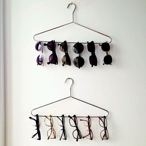 DIY Sunglass Holder Cheap Closet Storage Ideas, Diy Sunglasses Holder, Closet Organization Cheap, Closet Organisation, Diy Sunglasses, I Spy Diy, Sunglasses Storage, Clothes Closet Organization, Trendy Bedroom