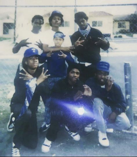 Crip Gang, 90s Rap Aesthetic, 90s Black Culture Aesthetic, Gang Life, Gangster Outfit, 80s Japan, Gang Culture, Men Fashion Photo, Thug Style