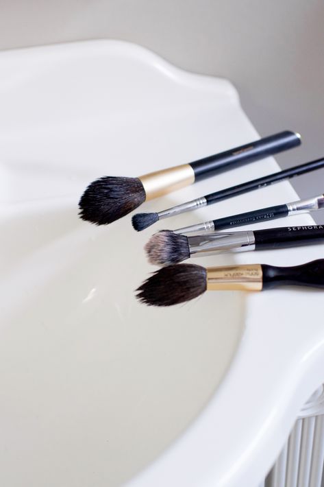 Washing Makeup Brushes, September Goals, Clean Makeup Brushes, Natural Dish Soap, How To Wash Makeup Brushes, Natural Hair Brush, Burnt Hair, Tom Ford Makeup, Flat Irons