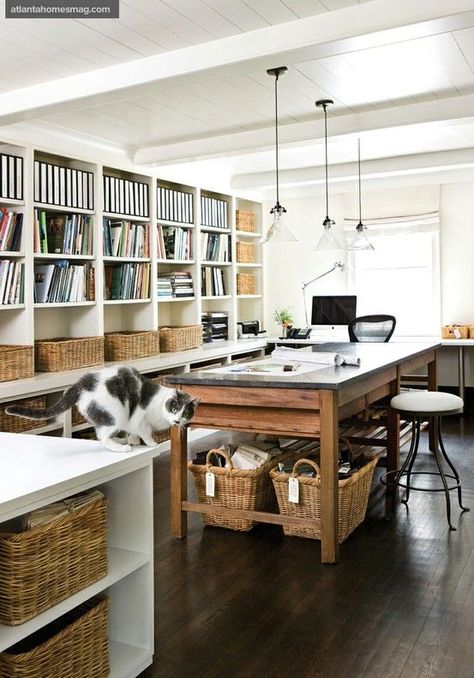 Interior Vintage, Creative Workspace, Office Crafts, Atlanta Homes, Craft Room Office, Office Workspace, Design Del Prodotto, Sewing Rooms, Studio Design