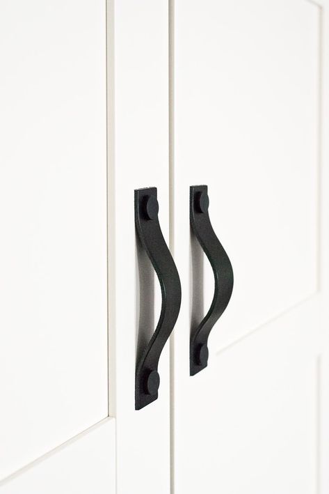 10 tricks to turn your bedroom into your favourite boutique hotel - Ikea Pax wardrobe with black leather handles from Superfront Bedrooms Ikea, Hotel Wardrobe, Ikea Pax Doors, Ikea Wardrobe Hack, Sliding Door Wardrobe Designs, Trendy Door, Ikea Wardrobe, Ikea Pax Wardrobe, Beautiful Bedrooms Master