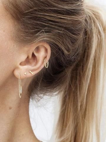 how to wear tragus piercing earrings inspiration idea Jewelry Nickel F – ONDAISY Unique Piercings, Tragus Piercing Earrings, Earrings Piercings, Auricle Piercing, Piercings Ideas, Earring Styles, Double Piercing, Piercings For Girls, Cute Ear Piercings