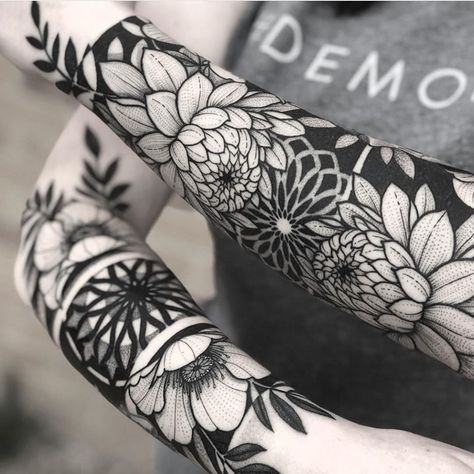 ✖️Artist @jaycewallingford ✖️ Tatuaje Cover Up, Negative Space Tattoo, Master Tattoo, Model Tattoo, Tattoos Infinity, Best Tattoos For Women, Floral Tattoo Sleeve, Tattoos Geometric, Leg Tattoo Men