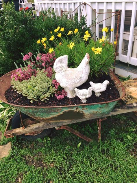 Front Yard Garden Design, Garden Junk, Garden Containers, Patio Decorating Ideas, Garden Yard Ideas, Front Yard Garden, Diy Garden Projects, Aesthetic Home, Rustic Garden Decor