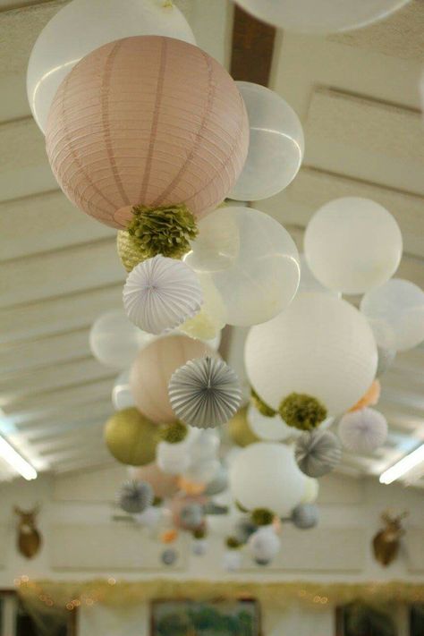 Ceiling Balloon Decorations, Balloon Decorations Wedding, Glam Boho Wedding, Balloons Ceiling, Boho Wedding Reception, Decorations Wedding Reception, Prom 2k17, Wedding Glam, Bridal Shower Decorations Diy