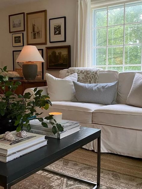 Nancy Meyers Home, Hotel Collection Bedding, Nancy Meyers, Country Decorating, Cottage Interior, Classic Living Room, Home Aesthetic, Living Room Inspo, Lounge Room