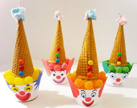 I am using this idea for a carnival birthday party! Just printed out free cupcake wrappers and drew my own faces! Looks Great! Clown Cupcakes, Circus Crafts, Slime Birthday, Circus Carnival Party, Clown Party, Circus Theme Party, Carnival Food, Carnival Themed Party, Circus Birthday Party