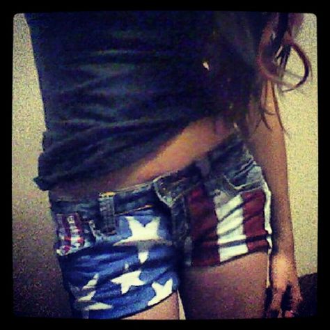 DIY American Flag Shorts! Diy American Flag, Grunge Shorts, American Flag Shorts, British Flag, Little Princess, Ripped Jean, American Apparel, American Flag, Strapless Top