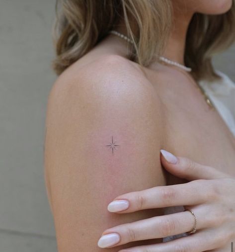 Arm Tattoos Stars, North Star Tattoo, Line Tattoo Arm, North Star Tattoos, Tattoos For Female, Delicate Tattoos For Women, Sparkle Tattoo, Small Star Tattoos, Simple Arm Tattoos