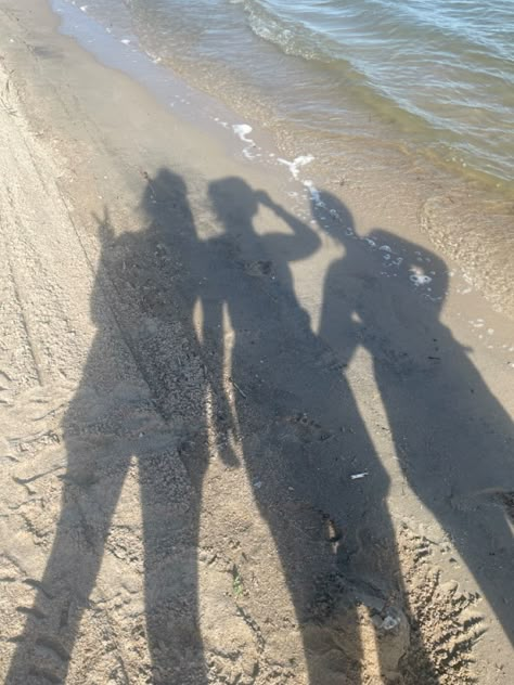 #bestfriends #beach #beachday #beachlife #lake #trio Three People Beach Poses, Trio At The Beach, Family Beach Day Aesthetic, Trio Beach Pics, Trio Best Friends Aesthetic, Best Friend Trio, Friend Trio, Julia Ma, Trio Poses