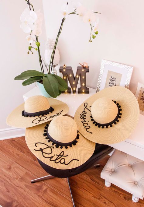 Diy Bags No Sew, Summer Accessories Beach, Summer Wedding Diy, Vacation Hat, Accessories Beach, Honeymoon Gift, Floppy Sun Hats, Painted Hats, Trendy Hat