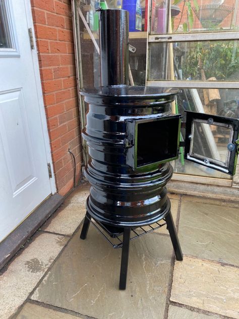 Diy Metal Fire Pit, Gas Bottle Wood Burner, Wood Burner Stove, Small Wood Burning Stove, Diy Wood Stove, Barbecue Design, Outdoor Fire Pit Designs, Metal Fire Pit, Bbq Grill Design