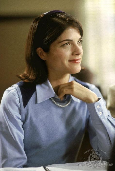 Selma Blair still looks exactly the same as her "Legally Blonde" character Legally Blonde Characters, Legally Blonde Outfits, Matthew Davis, Legally Blonde Musical, Blonde Fashion, Selma Blair, The Vivienne, Hair Affair, Legally Blonde