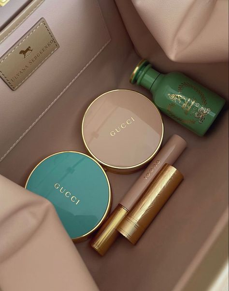 Gucci Makeup Products, Gucci Cosmetics, Makeup Inspo Aesthetic, Gucci Makeup, Facial Routine Skincare, Gucci Beauty, Green Cosmetics, Makeup Package, Makeup Store