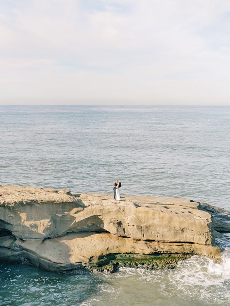 Sunset Cliffs Proposal by San Diego photographer Camila Margotta. Proposal & Engagement Session Inspo Proposal Sunset, San Diego Engagement Photos, Mission San Juan Capistrano, Sunset Cliffs, San Diego Engagement, Extraordinary Moments, Balboa Park, Romantic Photos, Proposal Engagement