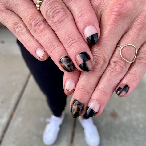 Tan Checkered Nails, Black Checkered Nails, Tiger Stripe Nails, T Bo, Checkered Nails, November Nails, Striped Nails, Tiger Stripes, Truffles