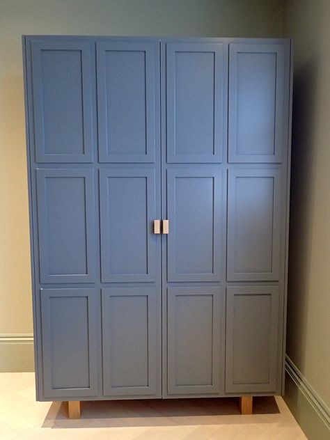 Freestanding Wardrobe Ideas, Diy Freestanding Wardrobe, Free Standing Wardrobe Ideas, Freestanding Wardrobe Bedroom, Mdf Fitted Wardrobes, Wooden Fitted Wardrobes, Farmhouse Fitted Wardrobes, 3 Door Wardrobe Design, Blue Fitted Wardrobes