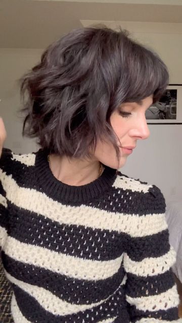 Shenae Grimes-Beech on Instagram: "SHORT WAVY HAIR W/ FLAT IRON 💁🏻‍♀️✨ This is the first time I’ve heat styled my short haircut but I wanted to show anyone with or contemplating a short cut how you can achieve voluminous waves without my natural texture! I’ve also had scalp issues (aka dandruff 😝) since my first pregnancy so highly recommend the hair wash line I used in the beginning of the video. Really like it and linked it on My LTK shop in bio! TECHNIQUE TIPS: • For volume, you’ll notice A Line Bob Wavy Hair, Shenae Grimes Style, Shenae Grimes Beech Hair, Shenae Grimes Hair, Shenae Grimes Beech, Hallmark Actresses, Hair Dye Trends, Wavy Inverted Bob, Short Textured Bob