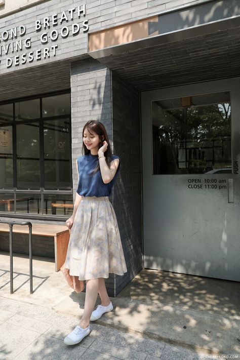 yes! we are cherrykoko Girly Korean Outfits, Semi Casual Outfit Women, Semi Casual Outfit, Neat Casual Outfits, Korean Outfit Street Styles, Modesty Outfits, Beautiful Skirt, Fashionista Clothes, Easy Trendy Outfits