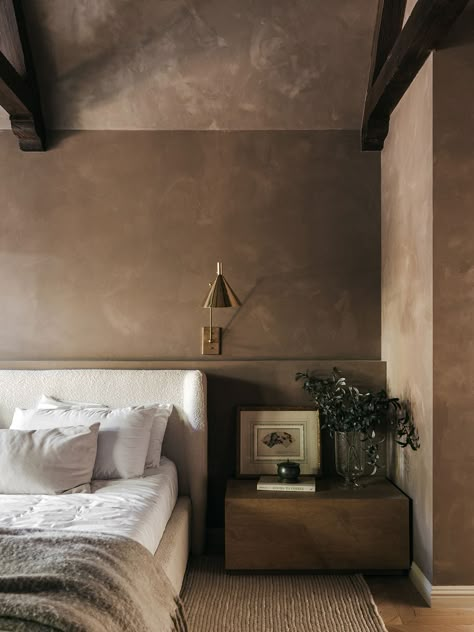 Brown Lime Wash Wall, Moody Office Guest Bedroom, Contemporary Vintage Bedroom, Moody Hotel Bedroom, Modern Tudor Bedroom, Color Wash Bedroom, Limewash Decor, Moody Limewash, Master Bedrooms Moody